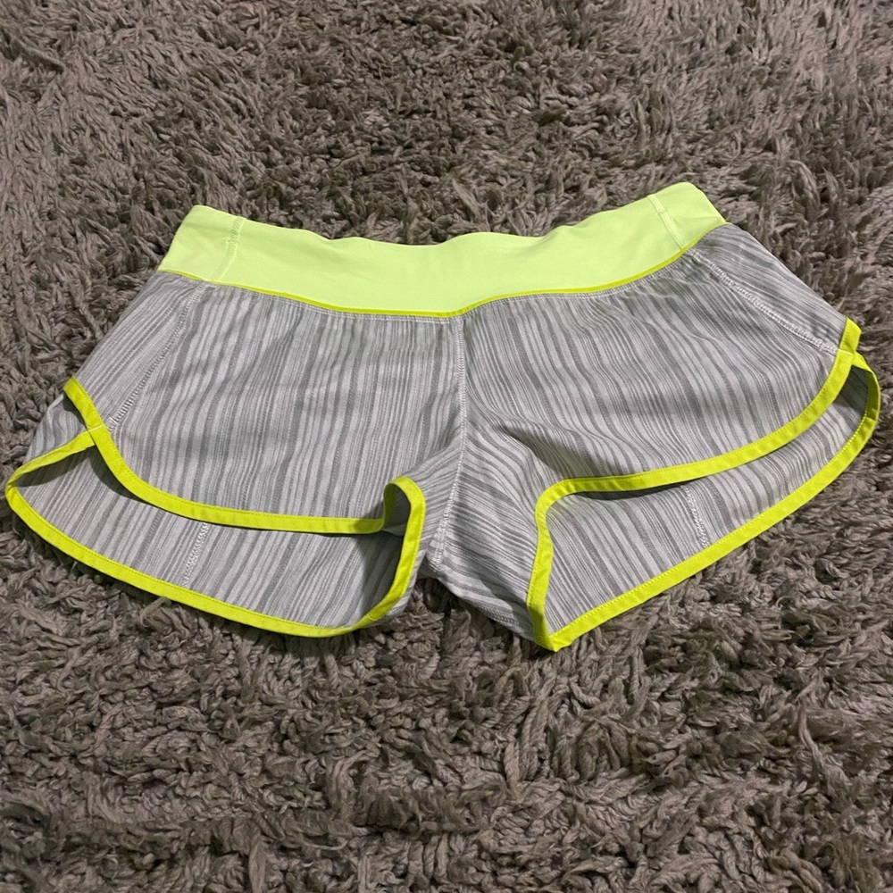 Lululemon shorts size 6 EUC